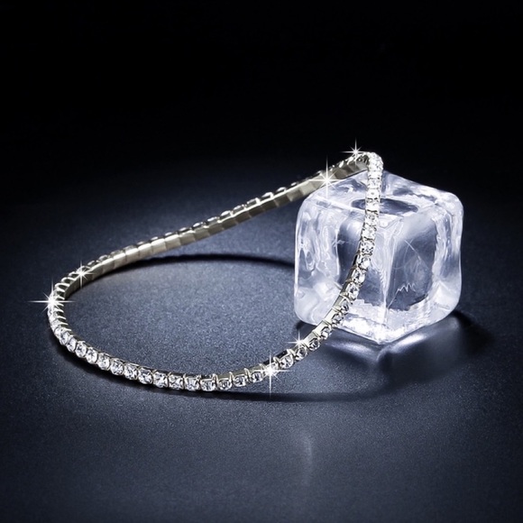 ADD TO BUNDLE! Anklet 1-Layer Crystal Stretch - Picture 3 of 6